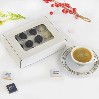 Caixa para 12 Brigadeiros Branca (com janela e divisória) - Image 3