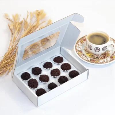 Caixa para 12 Brigadeiros Branca (com janela e divisória) - Image 2