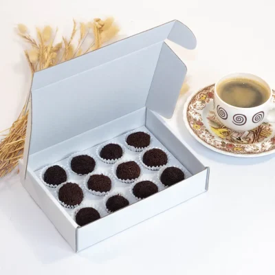 Caixa para 12 Brigadeiros Branca (com divisória) - Image 2