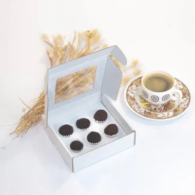 Caixa para 6 Brigadeiros Branca (com janela e divisória) - Image 2